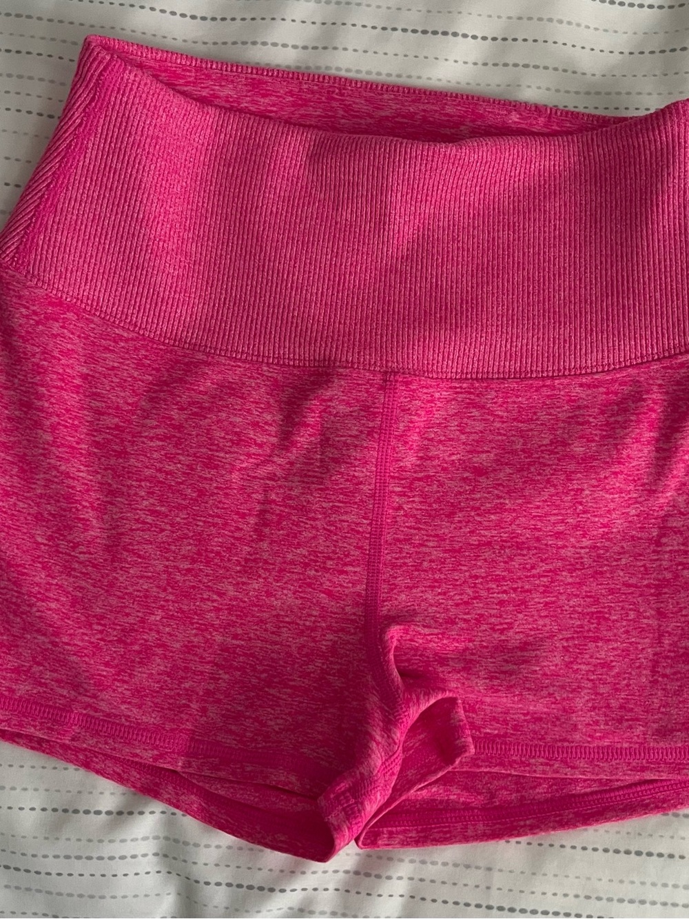 Alo ultra soft yoga shorts - Picture 4 of 6